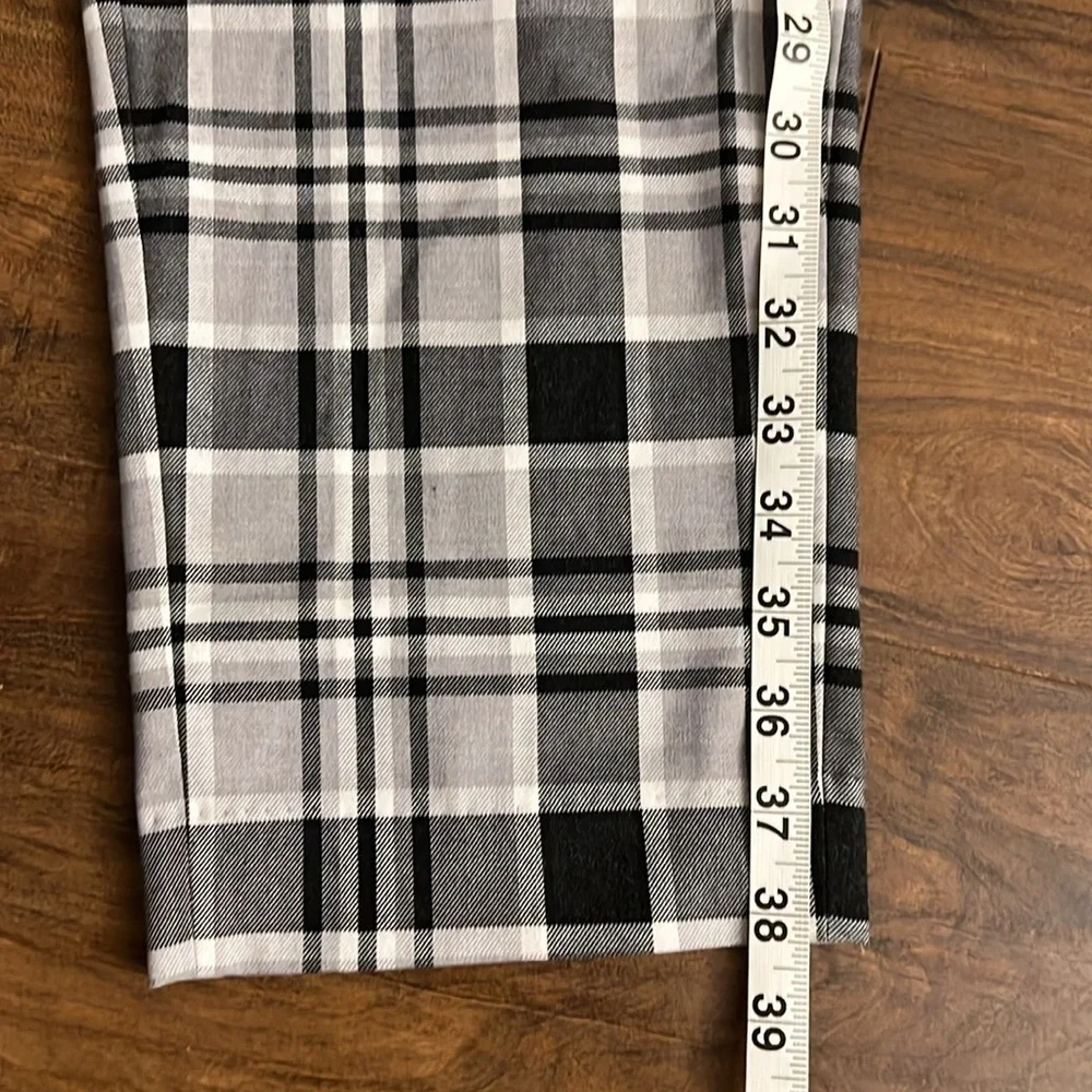 Lands’ End Women’s Plaid Cropped Pants, Size 12.